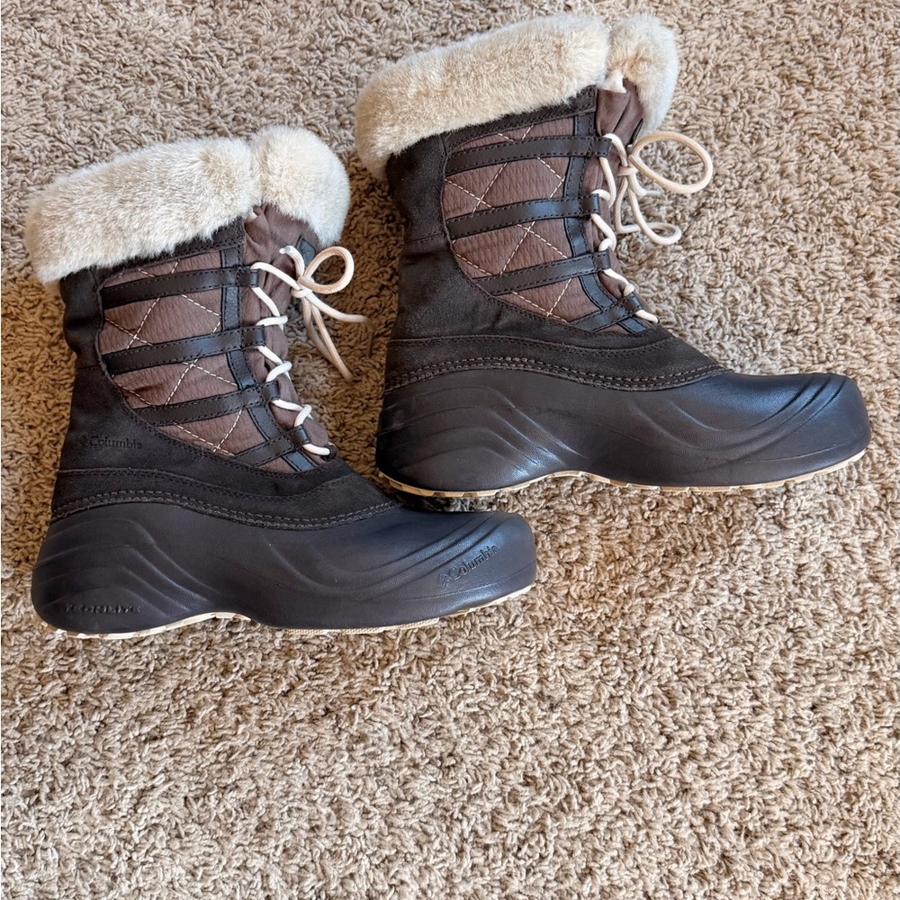 Columbia Insulated Brown Winter Snow Boots with Faux Fur Trim
